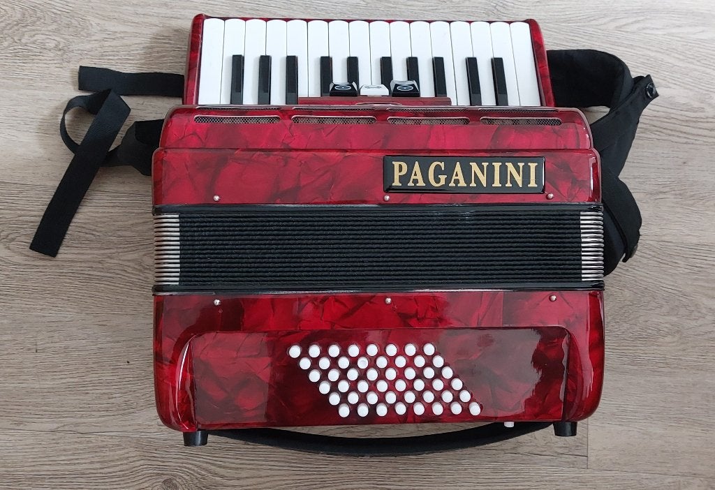 Zeer nette Paganini accordeon, 48-bas, Toetsaccordeon, Zo goed als nieuw, Ophalen