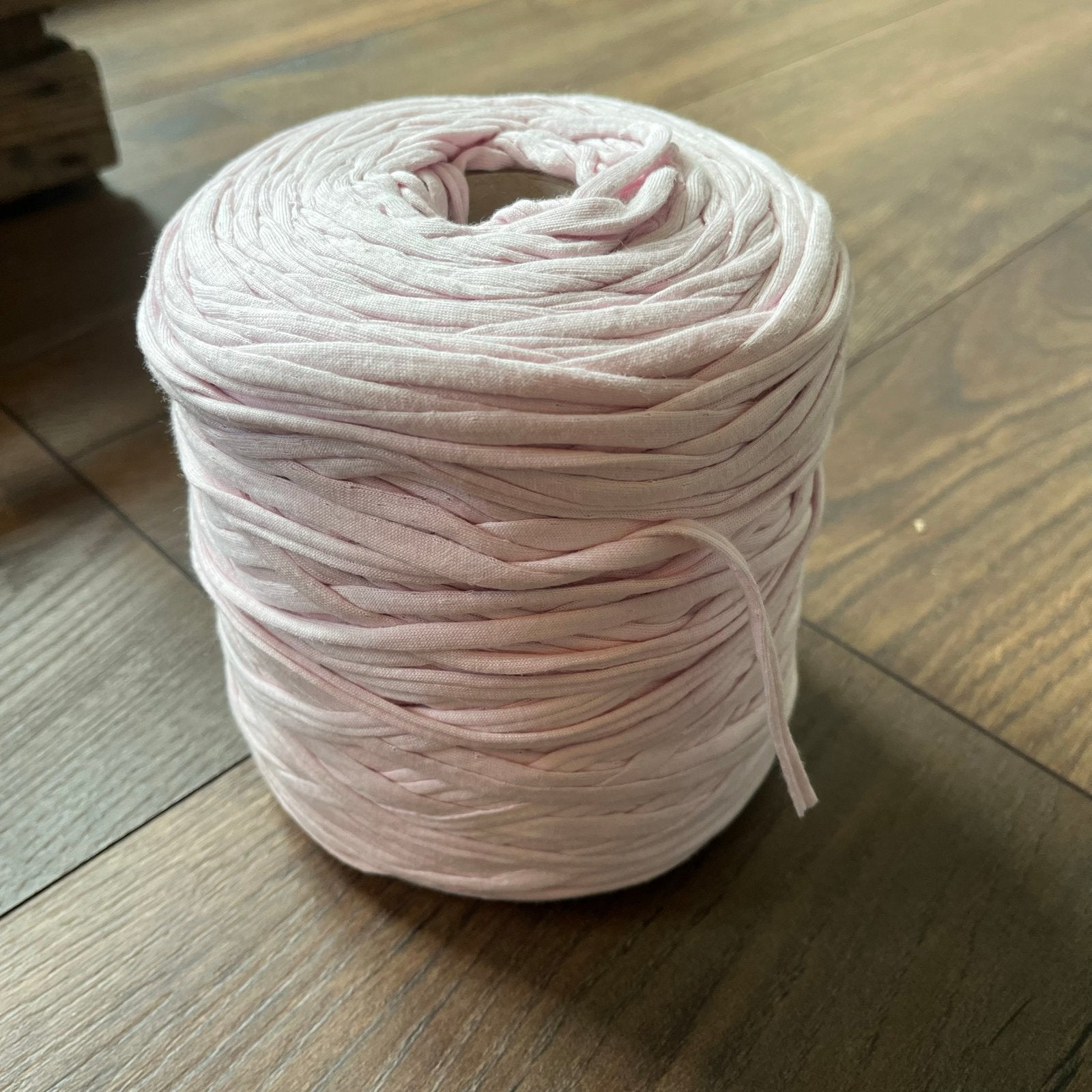 Nieuwe rol textielgaren - lichtroze - 1 kg, Ophalen of Verzenden, Nieuw, Breien of Haken, Wol of Garen