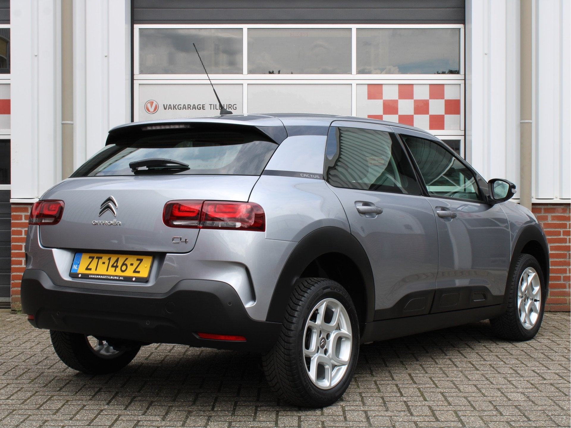 Citroën C4 Cactus 1.2 Puretech 110PK Business /NAVI/PDC/Cru, Auto's, Stof, Gebruikt, Euro 6, 1199 cc