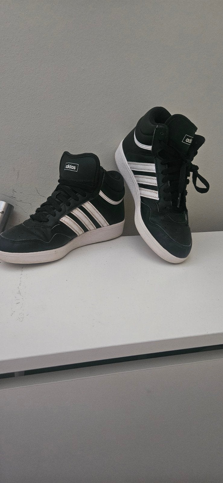 Adidas Hoops 2.0 Mid Sneakers - Zwart met witte strepen, Adidas, Zwart, Ophalen of Verzenden, Sneakers of Gympen
