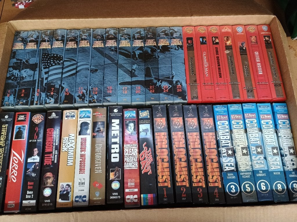 VHS video's WO-2 / Holocaust / combat at sea enzenz, Gebruikt, Alle leeftijden, Boxset, Ophalen of Verzenden