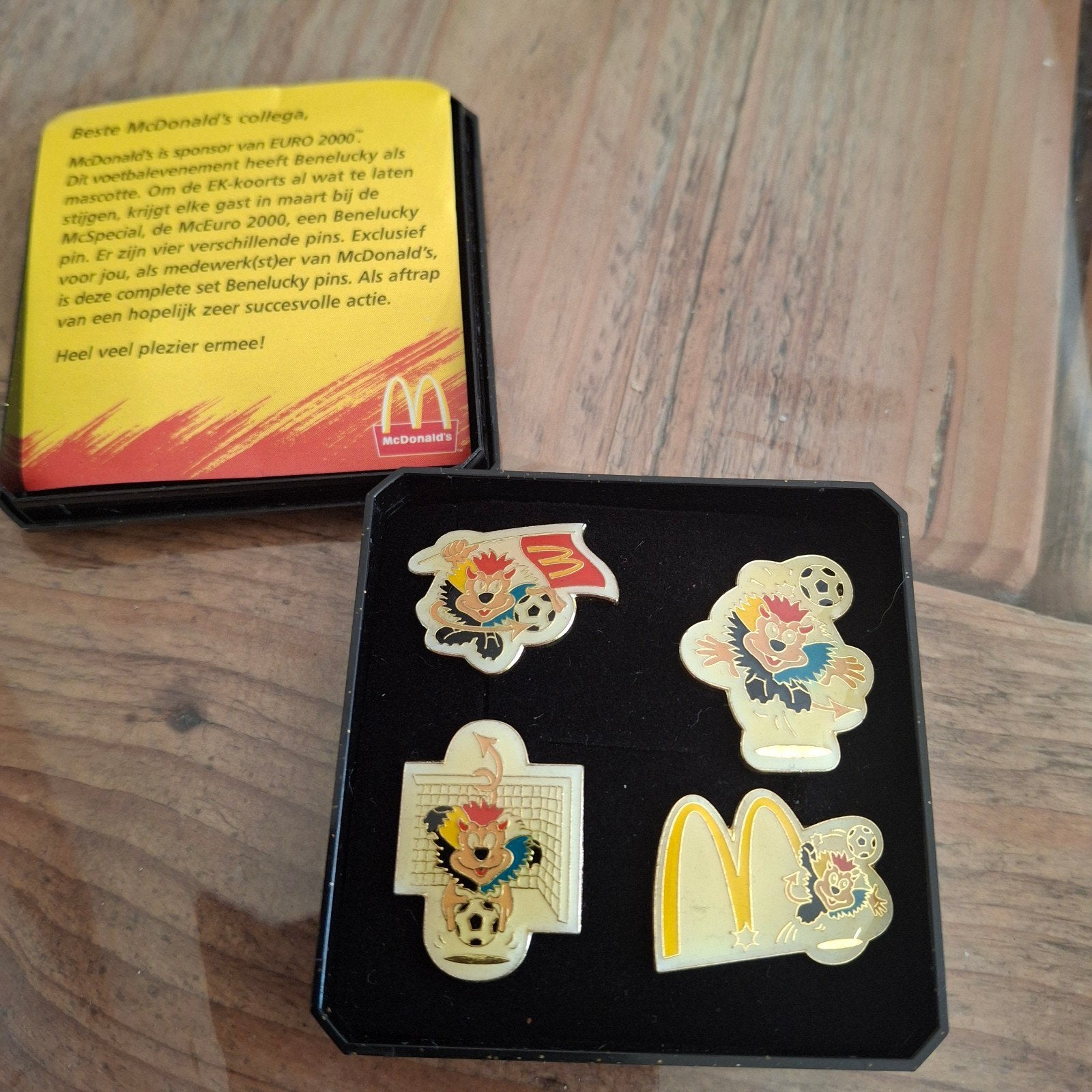 McDonald's Benelucky Pins EURO 2000 - Complete Set, Ophalen of Verzenden, Zo goed als nieuw, Sport, Speldje of Pin