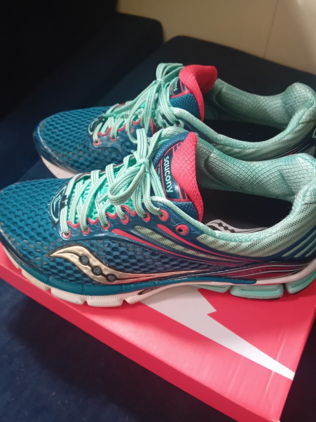 Saucony hardloopschoenen maat 40 geen nep, Kleding | Heren, Schoenen, Ophalen of Verzenden, Gedragen, Blauw