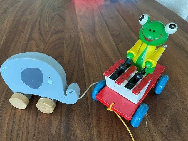 2 Houten trekfiguren, Kinderen en Baby's, Speelgoed | Houten speelgoed, Ophalen, Zo goed als nieuw, Duw- of Trekspeelgoed