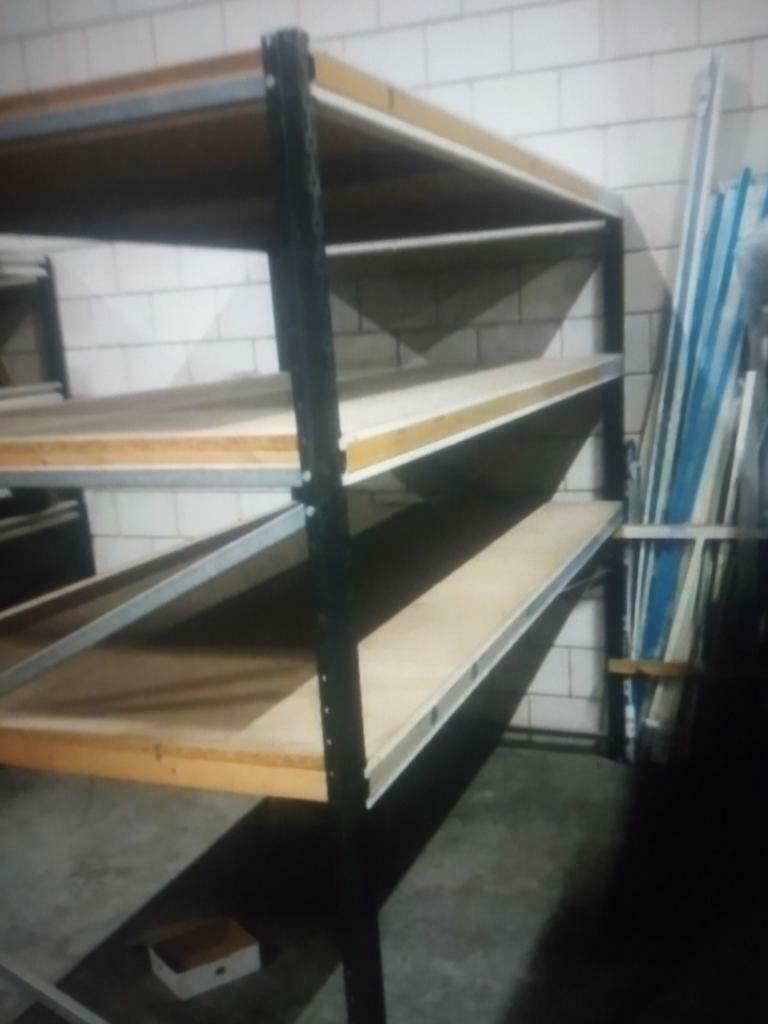 Rekken rek werkbanken trap enz magazijn, Ophalen
