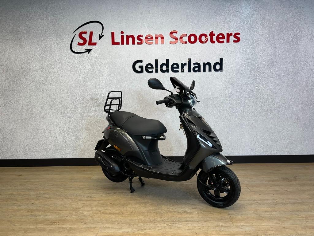 Piaggio Zip SP 25/45 km/h Agaat Grijs 2018, Fietsen en Brommers, Scooters | Piaggio, Zo goed als nieuw, Zip, Maximaal 25 km/u