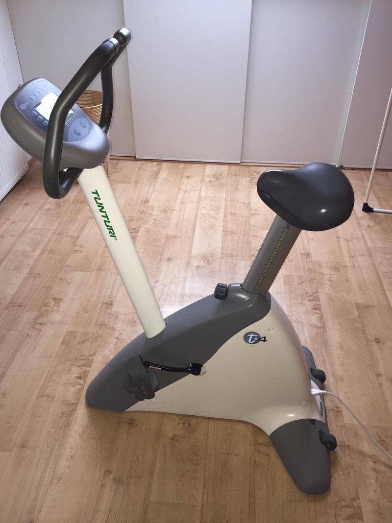 Tunturi T4,home trainer, Sport en Fitness, Ophalen, Zo goed als nieuw, Hometrainer