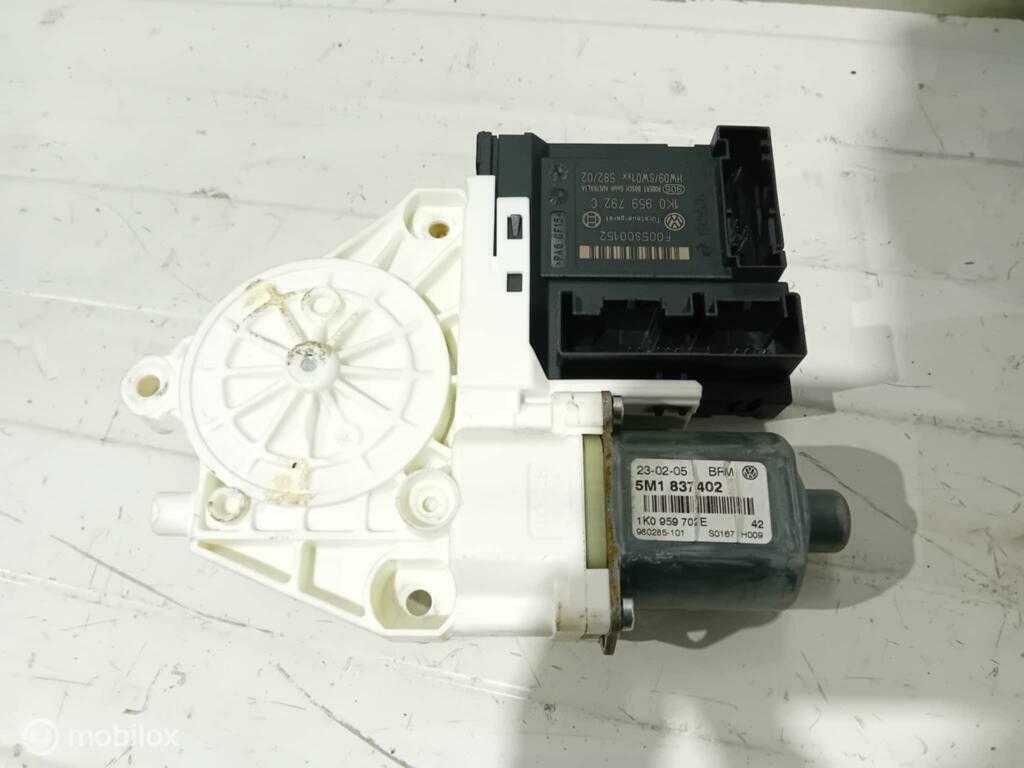 Raammotor Volkswagen Golf Plus 5M1837401 5M1837402, Gebruikt, Ophalen of Verzenden
