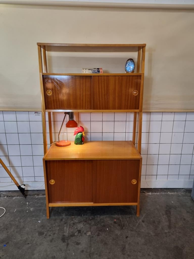 Vintage wandmeubel met schuifdeuren jaren 60