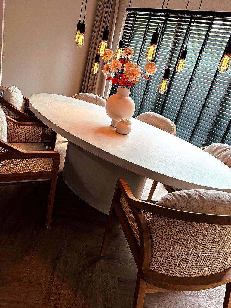 Foto 5 van Organische eettafel, tafel beton cire op maat, japandi