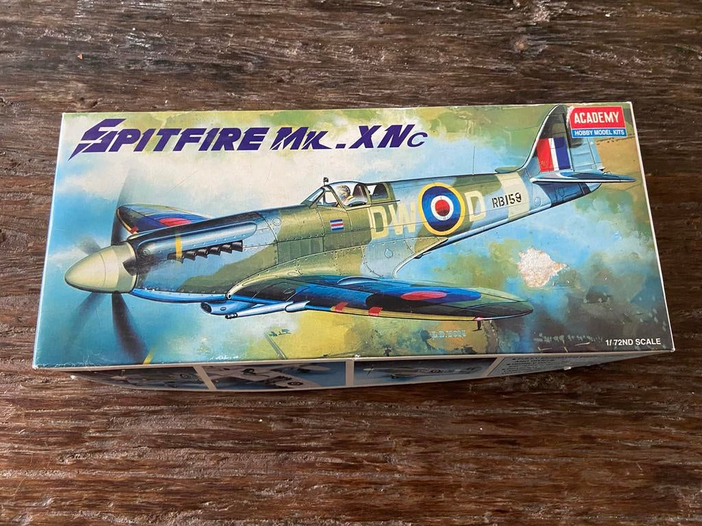 Modelvliegtuigen Spitfire, F-18, Hawker Typhoon, Ophalen of Verzenden, Nieuw, Overige merken