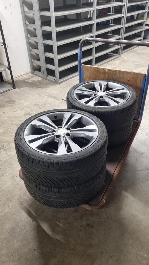 Originele winter Banden en Velgen Set Mercedes 225/40/18, 18 inch, Gebruikt, Banden en Velgen, Personenwagen