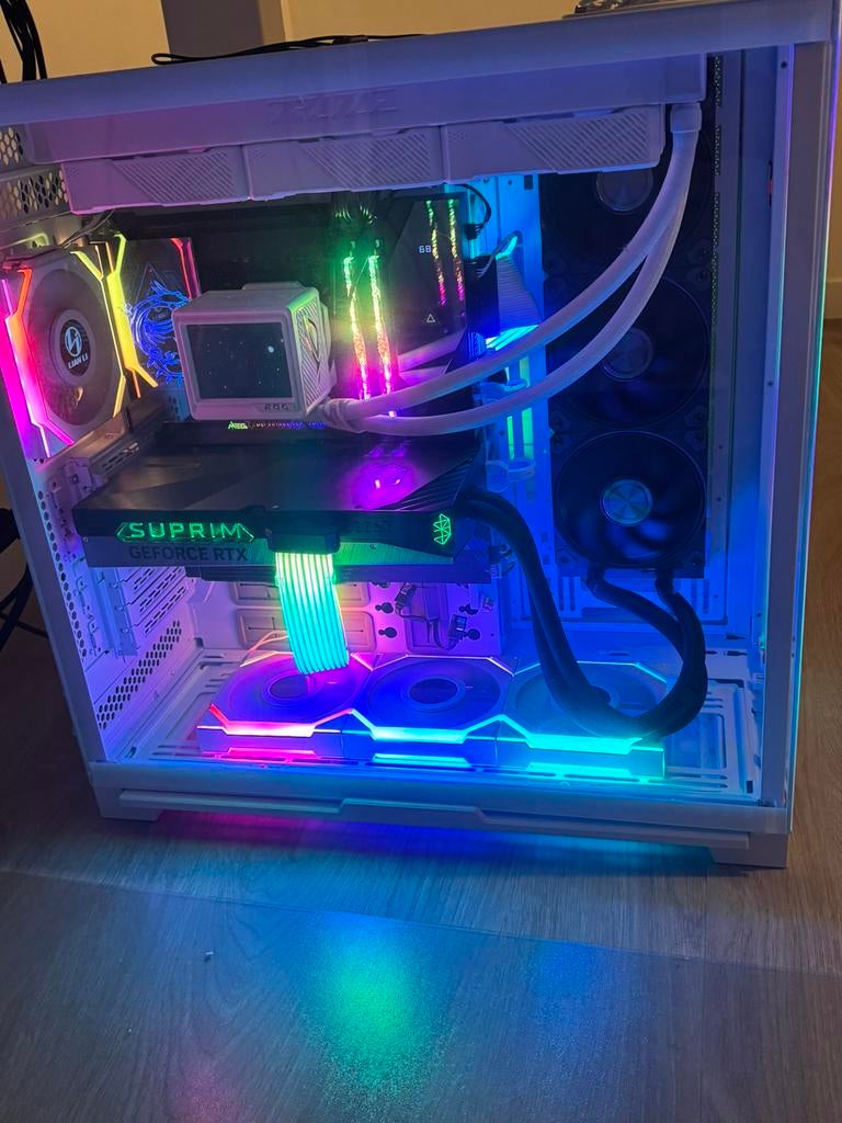Ultra gaming PC RTX 5090 AMD 9950X3D, Spelcomputers en Games, Games | Pc, Zo goed als nieuw, Avontuur en Actie, 1 speler, Vanaf 3 jaar