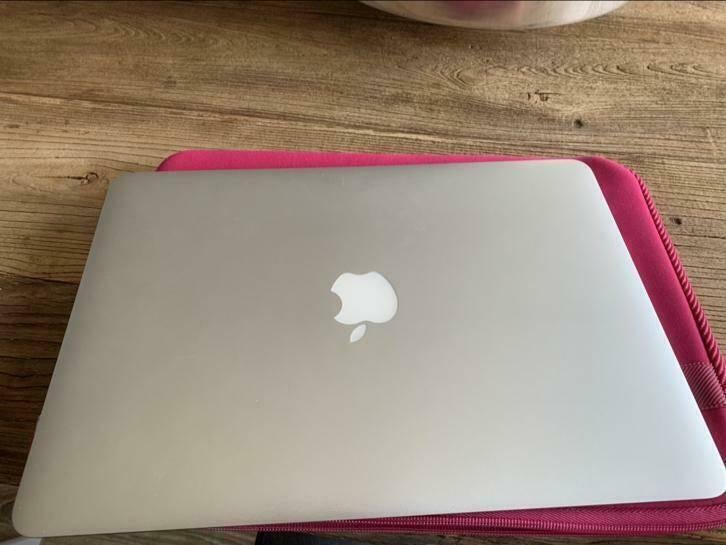 Mooie Macbook Air 13,3" A1466 2017.Core I5,128GB SSD, Apple, Met videokaart, 2 tot 3 Ghz, 8 GB