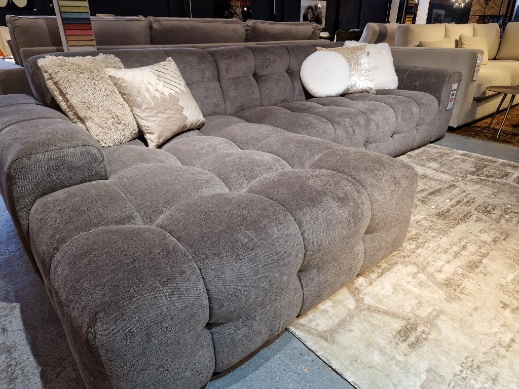 Modern velvet hoekbank Quatro II | Showroom Utrecht, Huis en Inrichting, Banken | Bankstellen, Nieuw, Hoekbank, Vierpersoons of meer