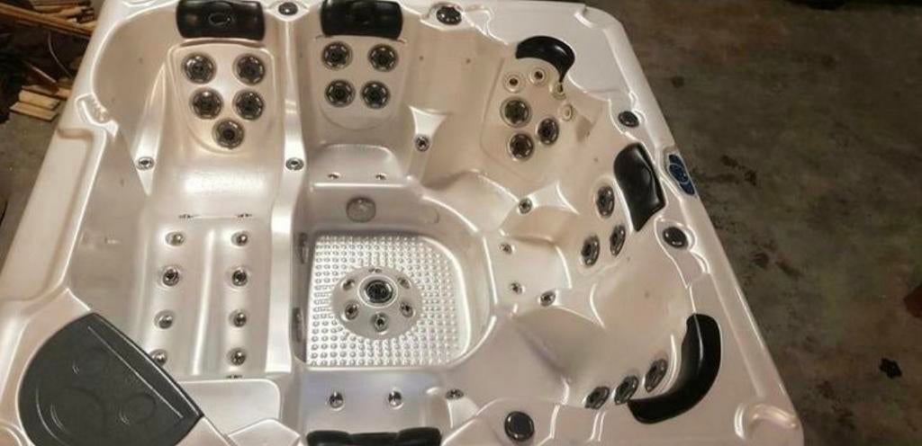 Foto 13 van ‼️INKOOP ALLE JACUZZI'S EN ZWEMSPA'S ‼️