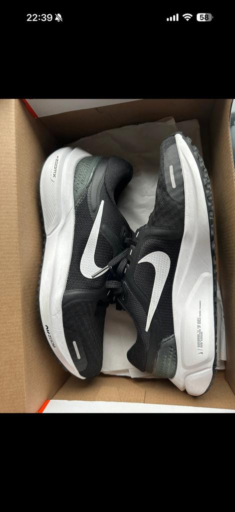 NIKE AIR ZOOM VOMERO 16 ALLES ZSM WEG, Zwart, Ophalen of Verzenden, Sneakers of Gympen, Zo goed als nieuw