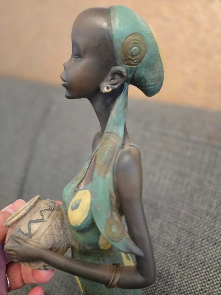 Decoratieve Afrikaanse Sculptuur, Vrouw met kruik, Antiek en Kunst, Ophalen of Verzenden