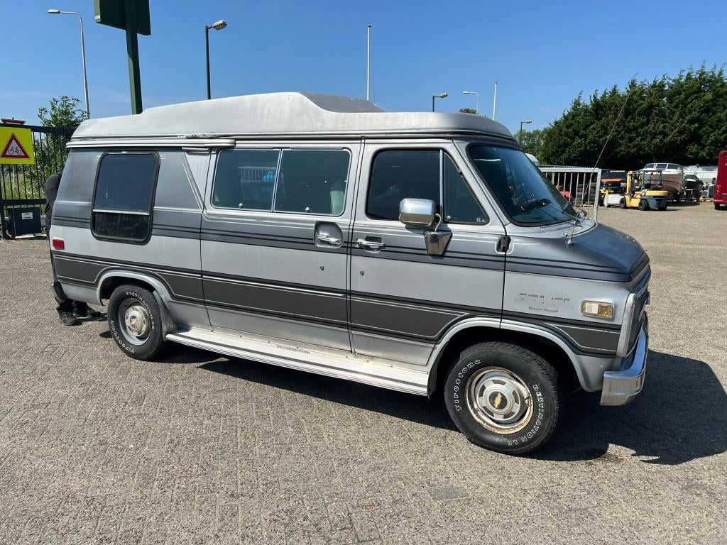 1983 Chevrolet G20 conversion van 6.2 diesel automaat, Auto's, Automaat, Achterwielaandrijving, Overige carrosserieën, Leder en Stof