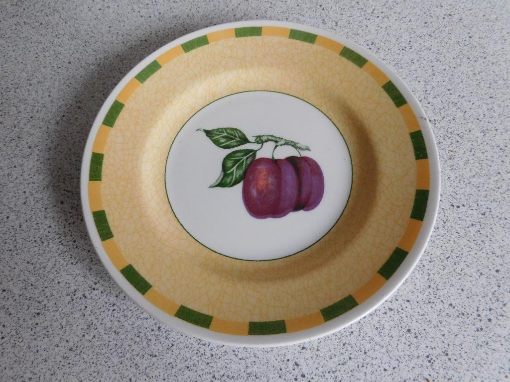 Bord 17 cm. Pruim Summerset Churchill, Huis en Inrichting, Keuken | Servies, Ophalen of Verzenden, Zo goed als nieuw, Bord(en)