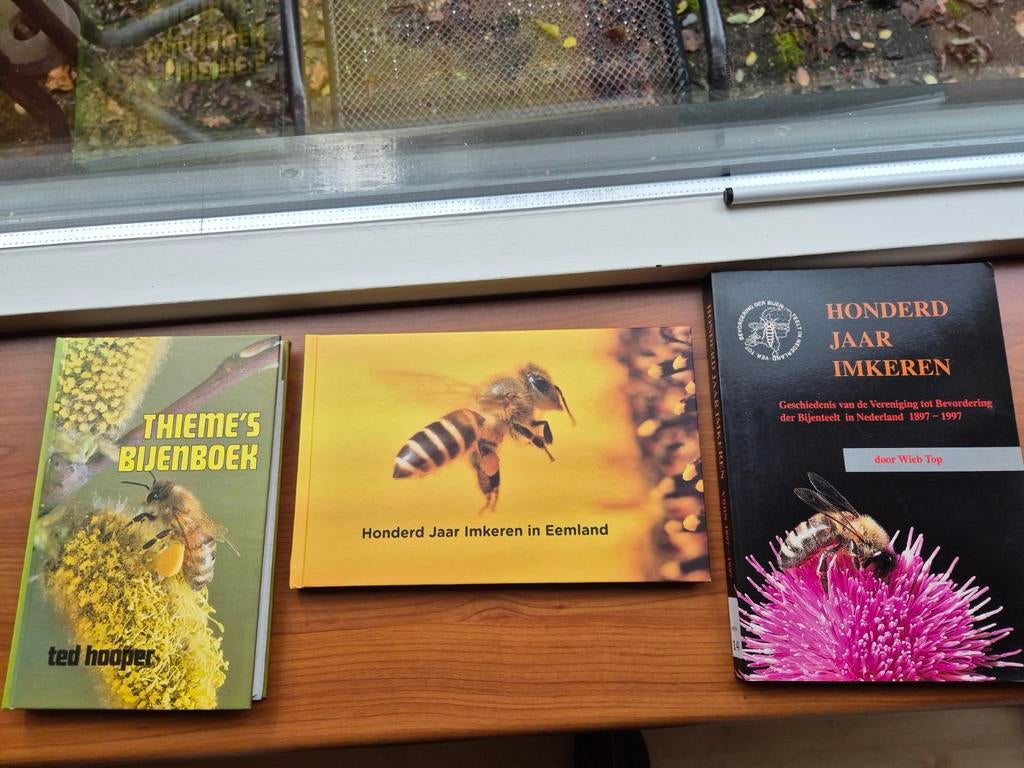 Drie bijenboeken: Thieme's , In Eemland, 100 jaar imkeren, Boeken, Natuur, Zo goed als nieuw, Ophalen of Verzenden