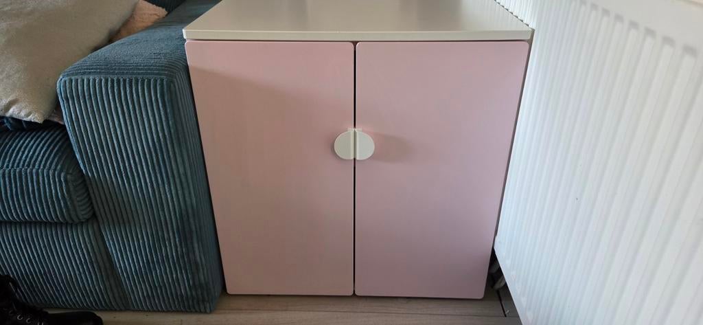 Kastje smastad/platsa roze, Huis en Inrichting, Kasten | Roldeurkasten en Archiefkasten, Ophalen, 50 tot 100 cm, Zo goed als nieuw