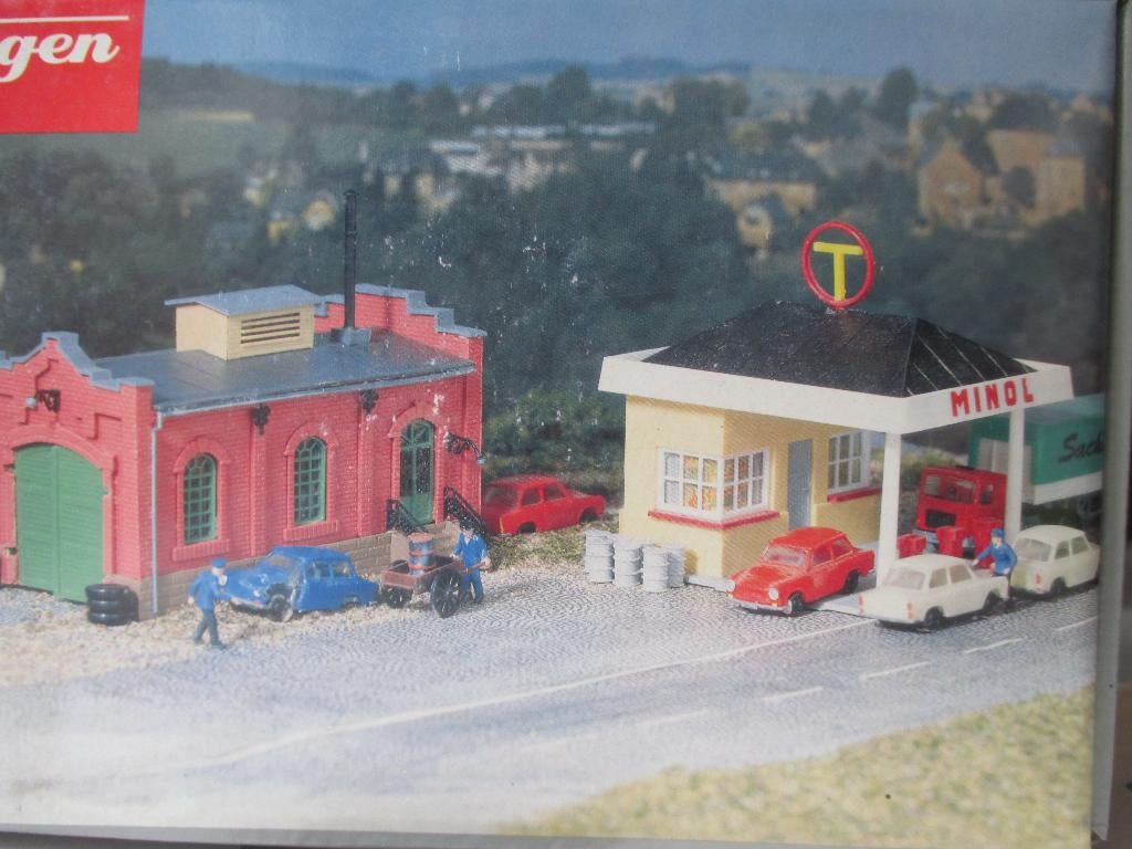 Tankstation met werkplaats VERO )+ gratis trekker + tanker, Hobby en Vrije tijd, Overige merken, Gelijkstroom of Wisselstroom