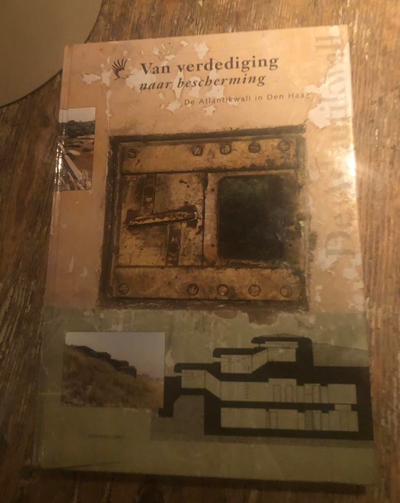 Van verdediging naar  bescherming . atlantikwall  bunker, Ophalen of Verzenden, Tweede Wereldoorlog, Zo goed als nieuw