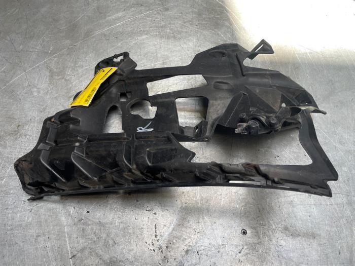 Bumperhoek rechts-voor van een Volvo V60, Gebruikt, -, -, Ophalen of Verzenden
