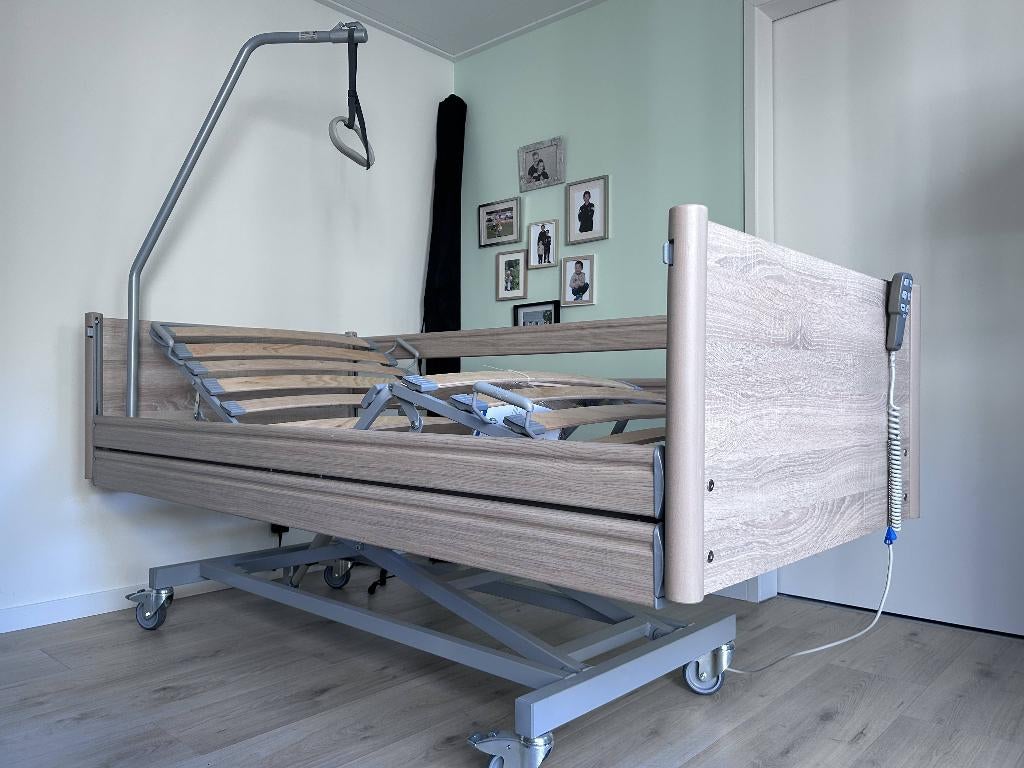 Zorgbed/verpleegbed/hoog-laag ziekenhuisbed (Bock), Diversen, Ophalen, Zo goed als nieuw