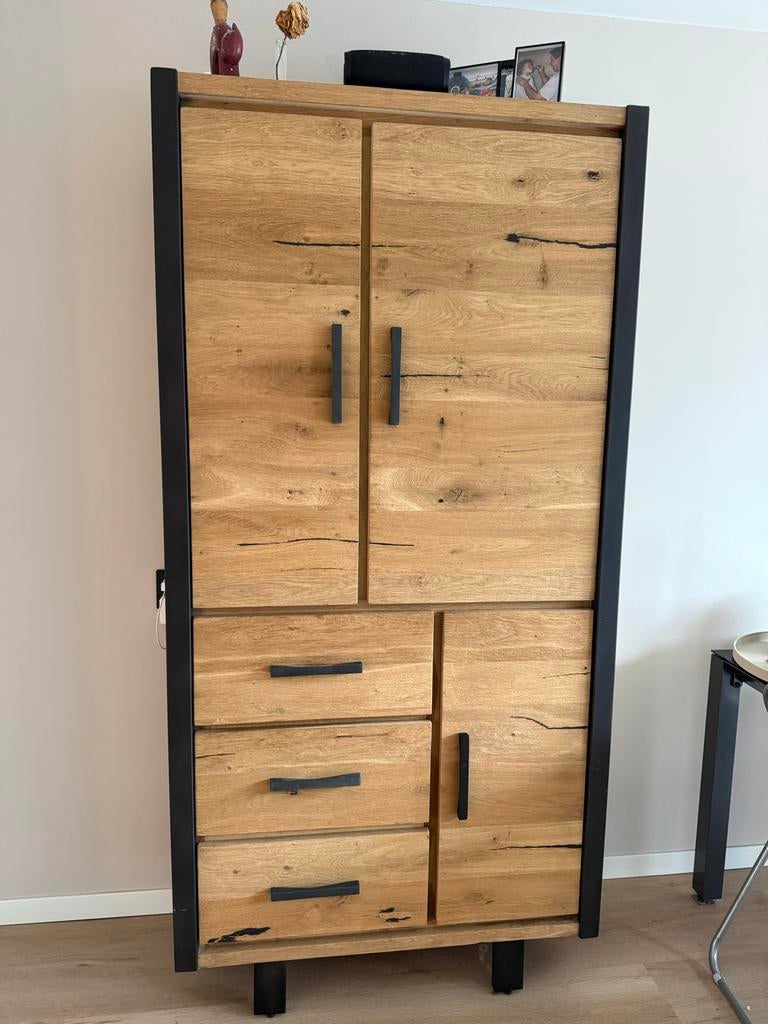 Hoge houten kast met deuren en lades, Ophalen, Gebruikt, 100 tot 150 cm, 200 cm of meer