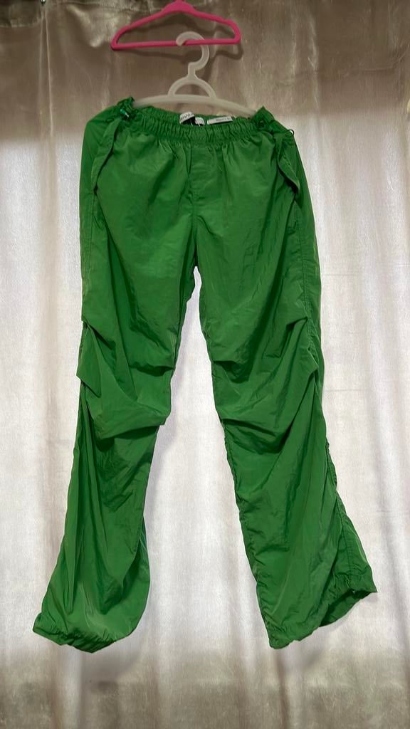Parachute broek bershka xs, Ophalen of Verzenden, Zo goed als nieuw, Maat 34 (XS) of kleiner, Lang