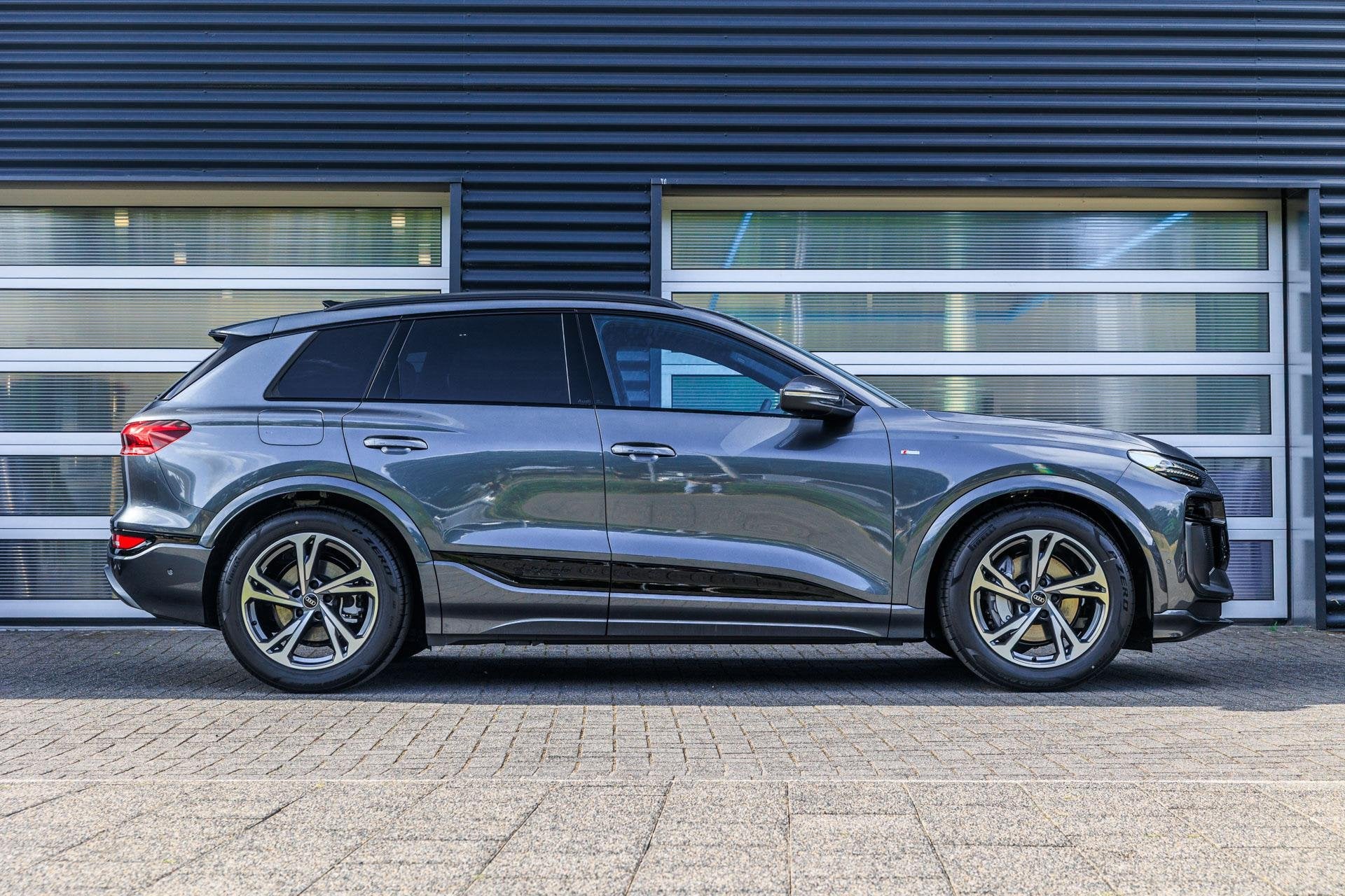 Audi Q6 e-tron 306pk S Edition Performance 100 kWh | Panoram, Automaat, 12 maanden, Leder, SUV of Terreinwagen