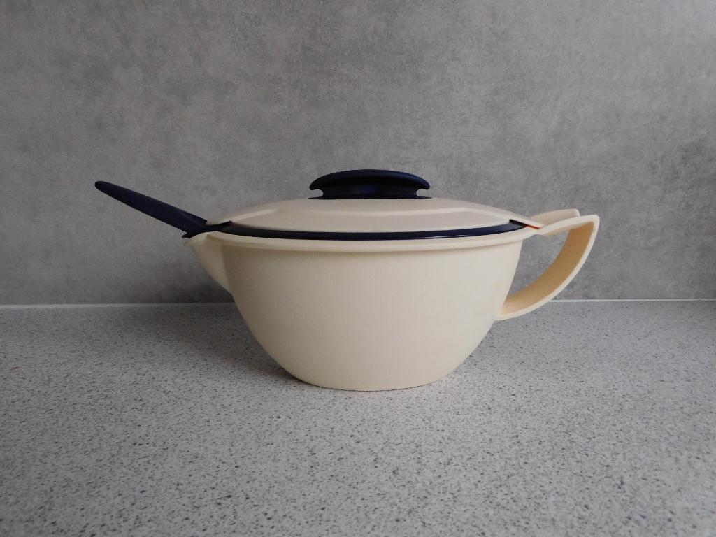 Tupperware Isoduo Sauciére 550 ml. Dubbelwandig Crème Indigo, Huis en Inrichting, Keuken | Tupperware, Ophalen of Verzenden, Zo goed als nieuw