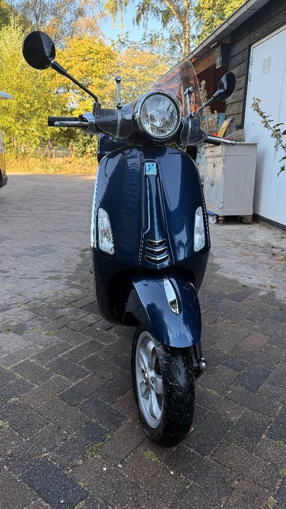 Mooie Vespa Primavera 4 T met twee windschermen, Fietsen en Brommers, Scooters | Vespa, Ophalen, Gebruikt, Overige modellen, Maximaal 45 km/u