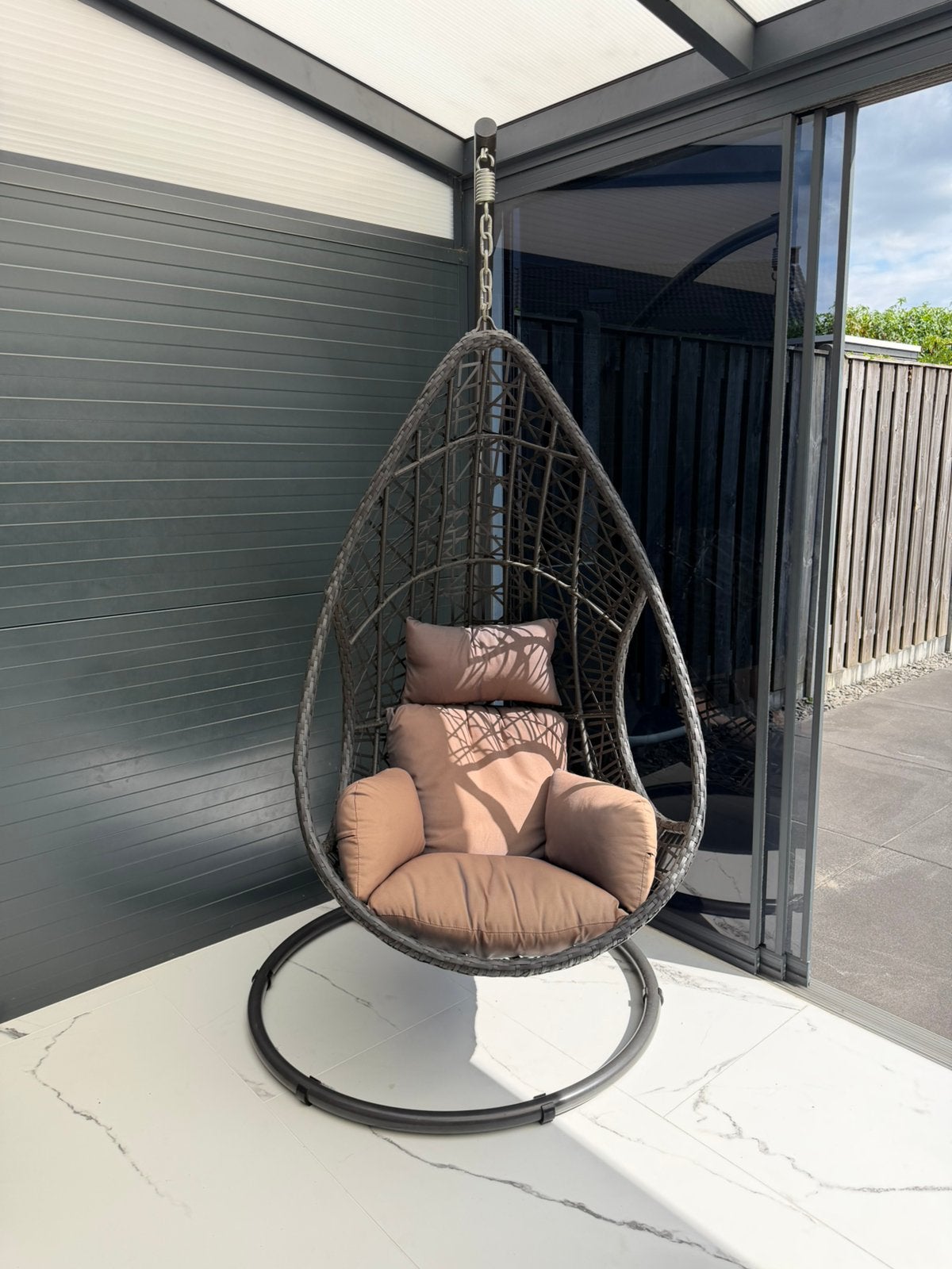 Luxe hangstoel / Egg Chair met standaard – Antraciet, Ophalen, Zo goed als nieuw, Rotan