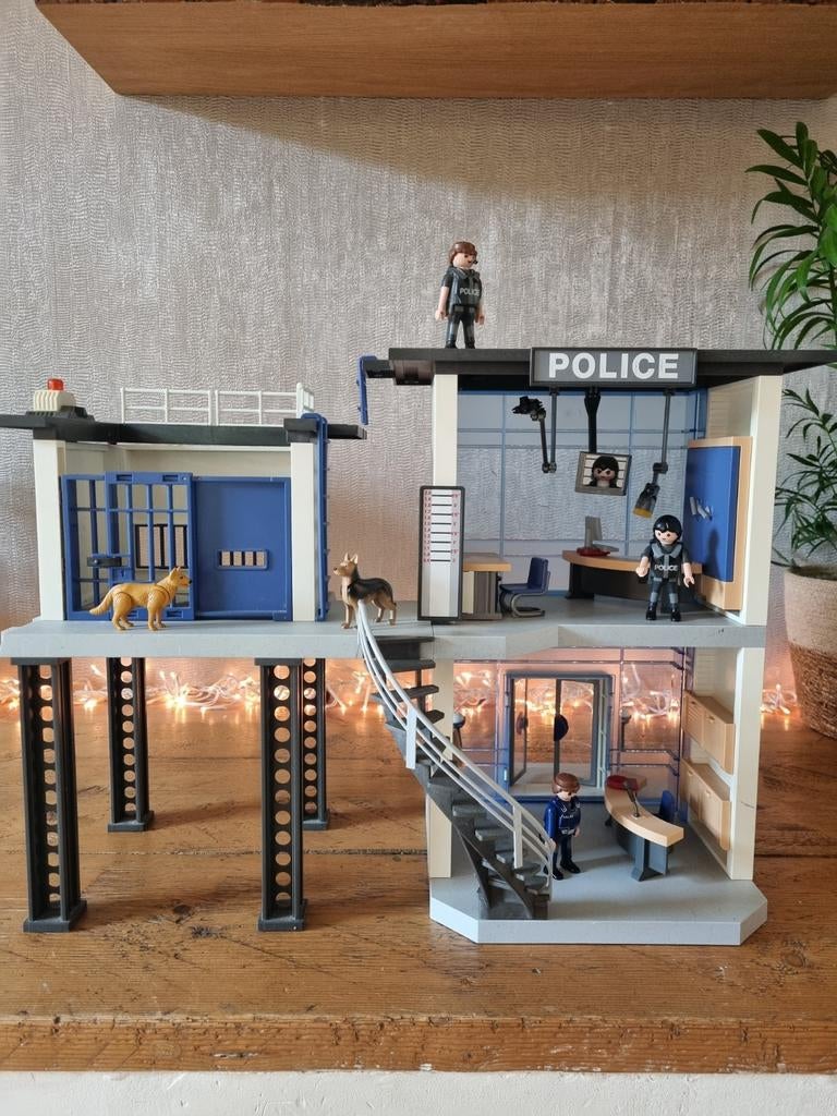 Playmobil Politiebureau met politie en Honden, Kinderen en Baby's, Speelgoed | Playmobil, Ophalen of Verzenden, Zo goed als nieuw