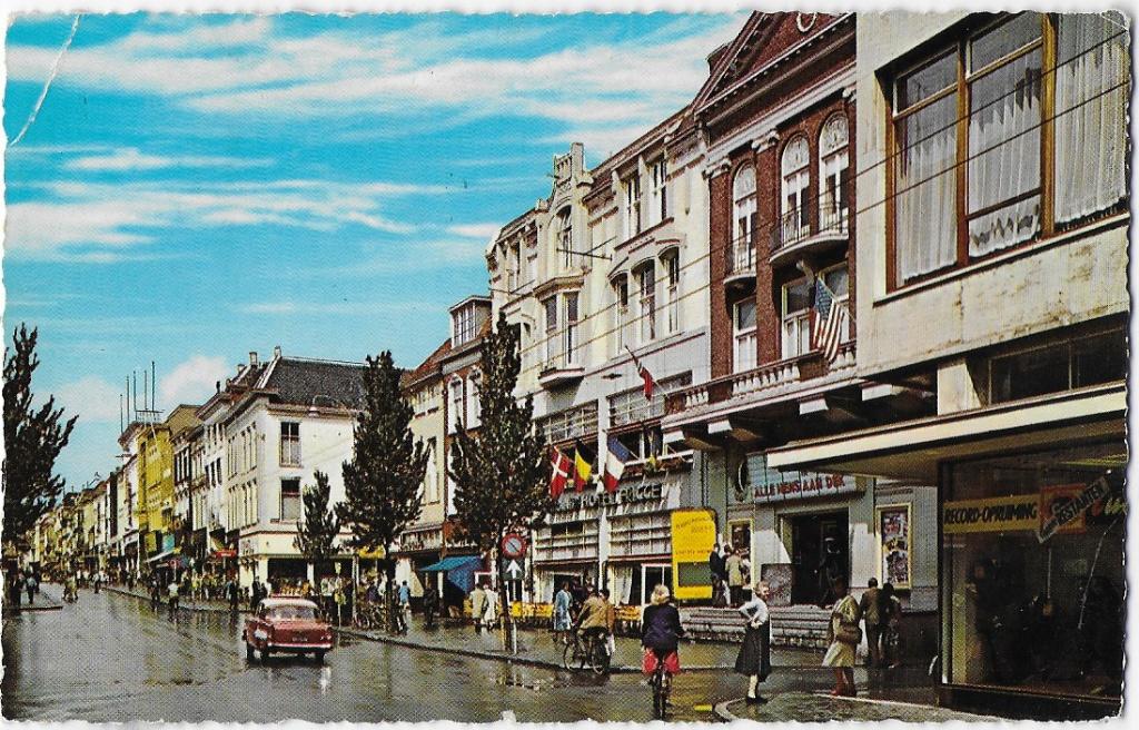 Groningen Herestraat Oude Gelopen Ansichtkaart ( A2560 ), Ophalen of Verzenden, 1960 tot 1980, Gelopen, Groningen