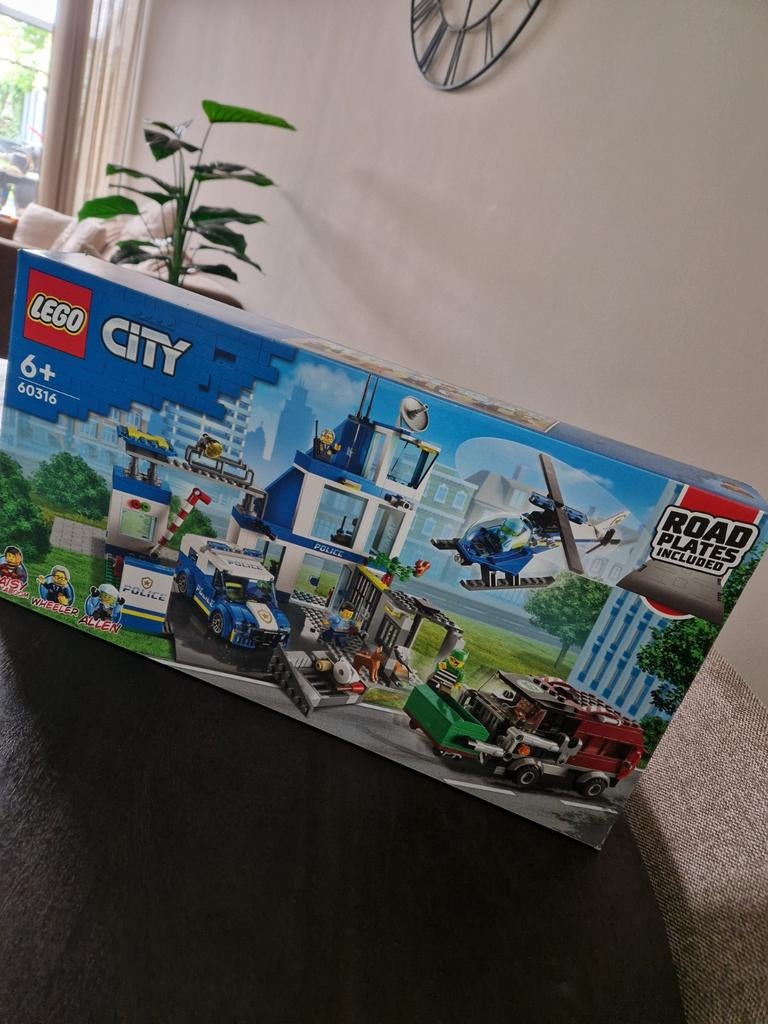 Lego City Politiebureau 60316 met voertuigen en figuren, Ophalen of Verzenden, Zo goed als nieuw