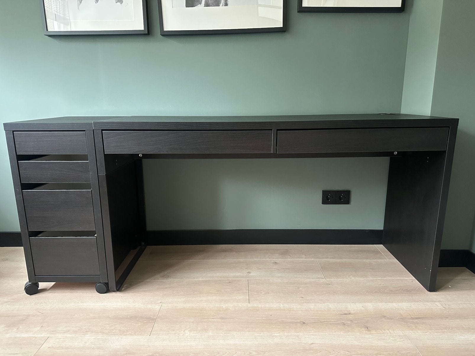 Bureau Ikea Malm, Huis en Inrichting, Ophalen, Zo goed als nieuw