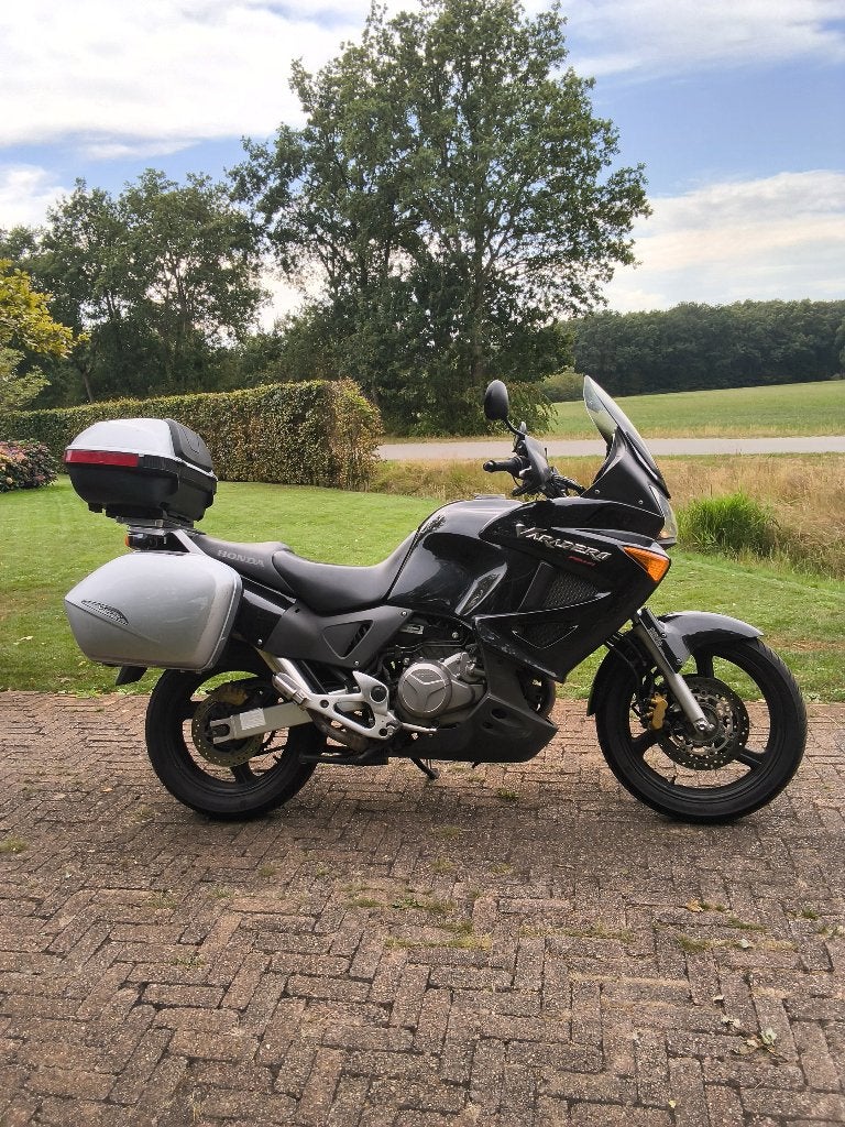 Mooie Honda Varadero 1000XL, Motoren, Motoren | Honda, Handvatverwarming, 2 cilinders, Occasion, Motorrijbewijs A