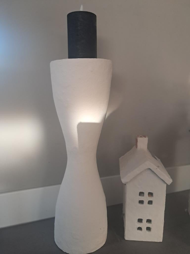 Witte kandelaar van papier mache, Huis en Inrichting, Woonaccessoires | Kandelaars en Kaarsen, Overige materialen, 25 tot 50 cm