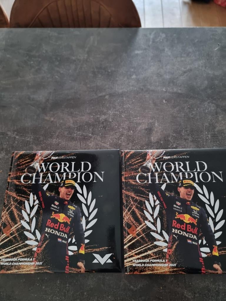 Max Verstappen Jaarboek 2021 - (MISPRINT) En correcte versie, Ophalen of Verzenden, Zo goed als nieuw, Max Verstappen, Overige sporten