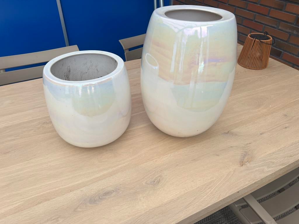 Twee grote parelmoerkleurige bloempotten, Gebruikt, Rond, Binnen, Ophalen of Verzenden