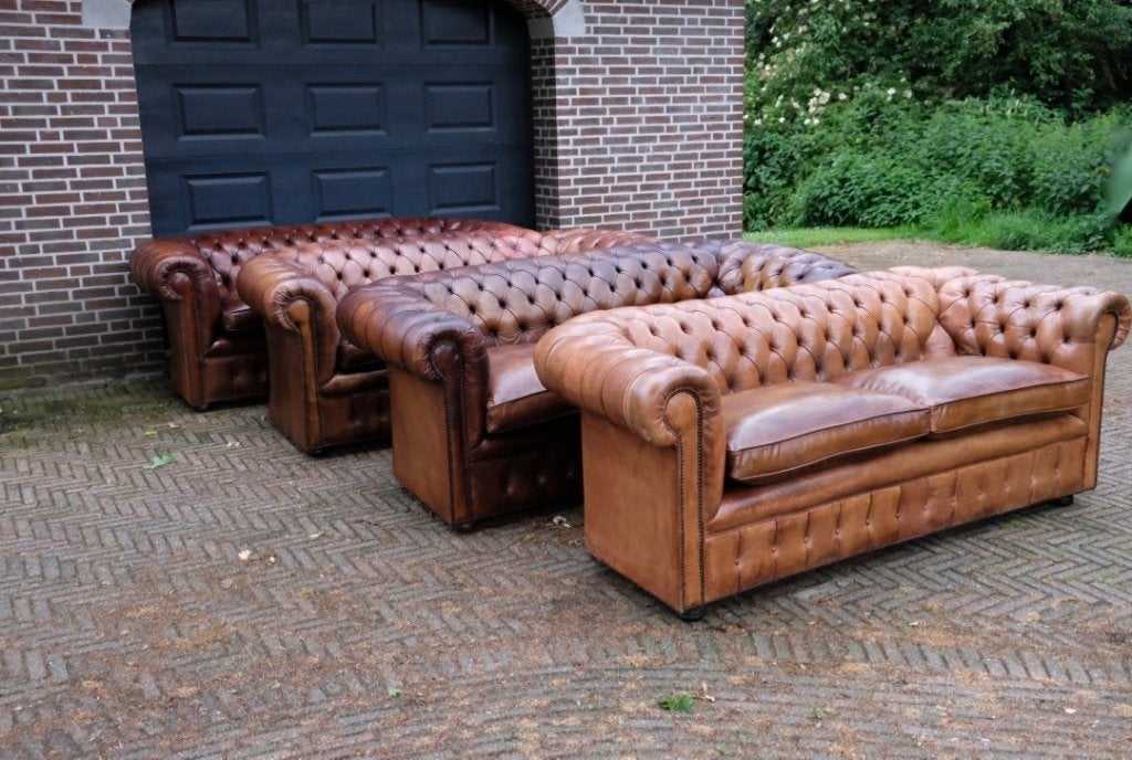 OUTLET: origineel Engelse Chesterfield banken & fauteuils, Huis en Inrichting, Banken | Bankstellen, Minder dan 75 cm, Driepersoons