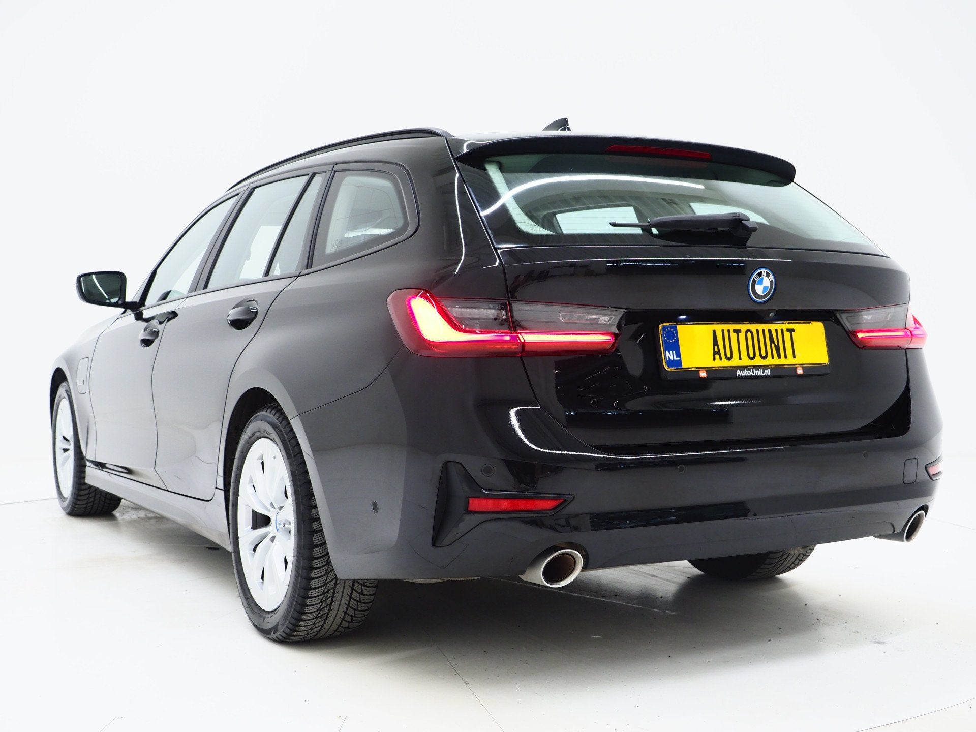 BMW 3 Serie Touring 320e Shadow Line | Camera | Trekhaak | L, Auto's, BMW, Automaat, 1998 cc, Gebruikt, Zwart