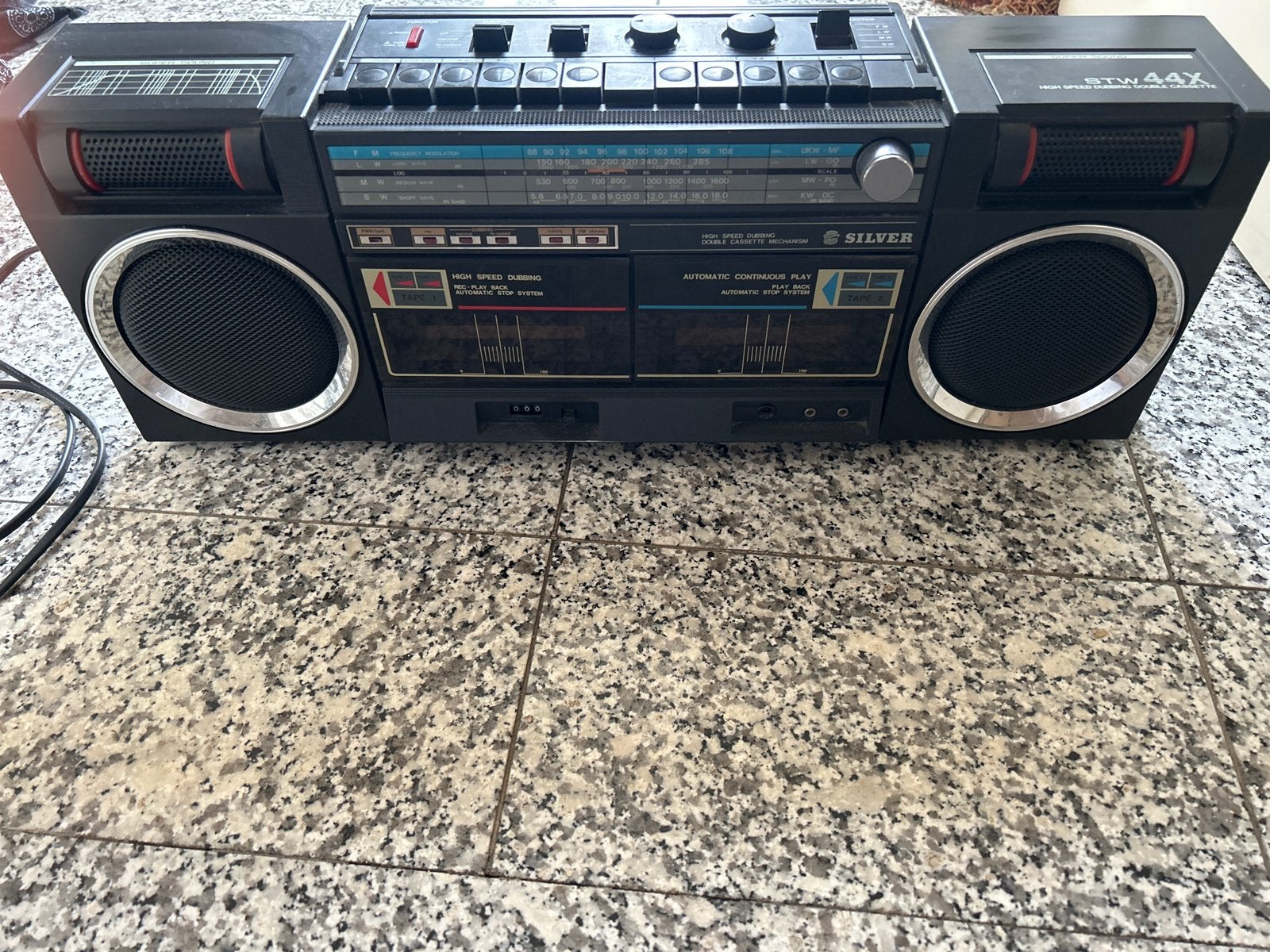Vintage Silver STW 44X Boombox met dubbele cassettedeck, Ophalen, Zo goed als nieuw, Radio