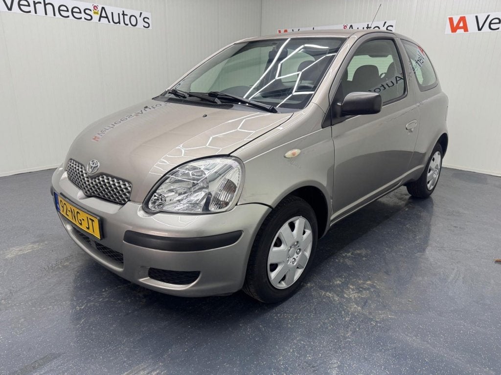 Toyota Yaris 1.0 VVT-i Terra MMT (bj 2003, automaat), Auto's, Toyota, Metallic lak, Gebruikt, 31 €/maand, 4 cilinders