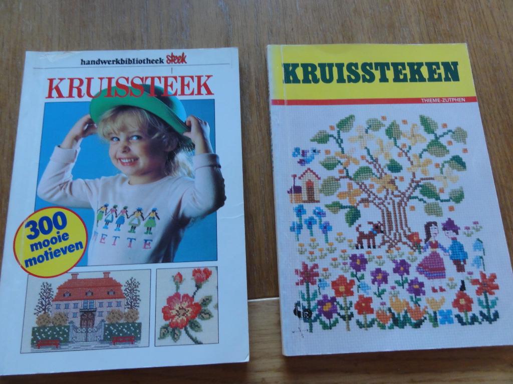 Kruissteekpatronenboeken met veel borduurgaren, Hobby en Vrije tijd, Ophalen of Verzenden, Zo goed als nieuw, Borduurgaren of Zijde