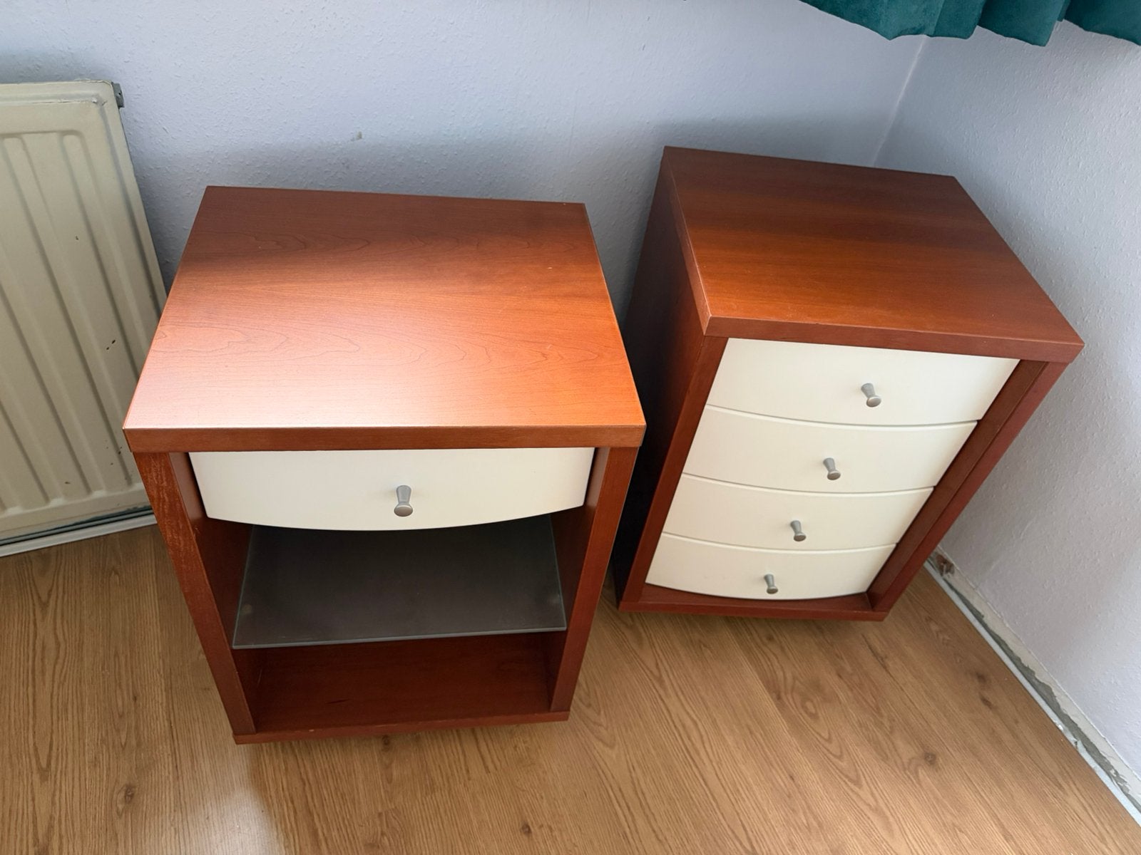 Twee nachtkastjes op wieltjes van merk Vroomshoop, Ophalen, Minder dan 45 cm, 55 tot 70 cm